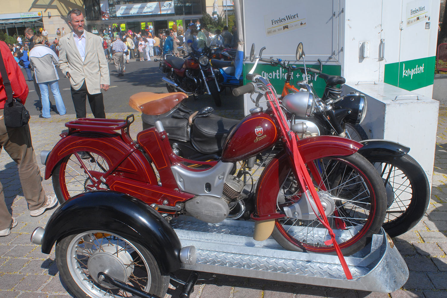 Fahrzeugmuseum Suhl Neueröffnung: Biker-Treffen 29.04.2007 (Foto: Manuela Hahnebach)