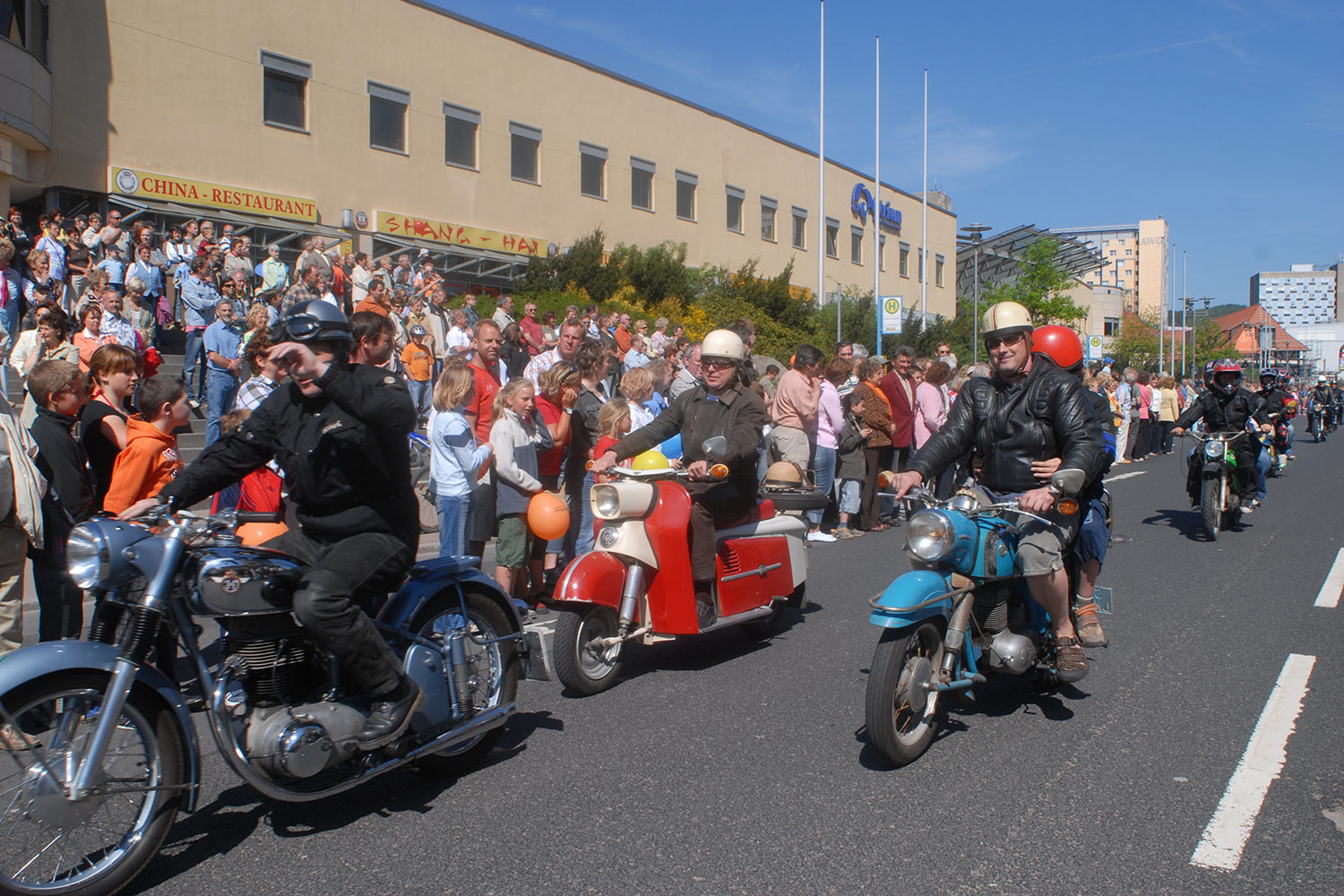 Fahrzeugmuseum Suhl Neueröffnung: Korso durch Suhl 29.04.2007 (Foto: Manuela Hahnebach)