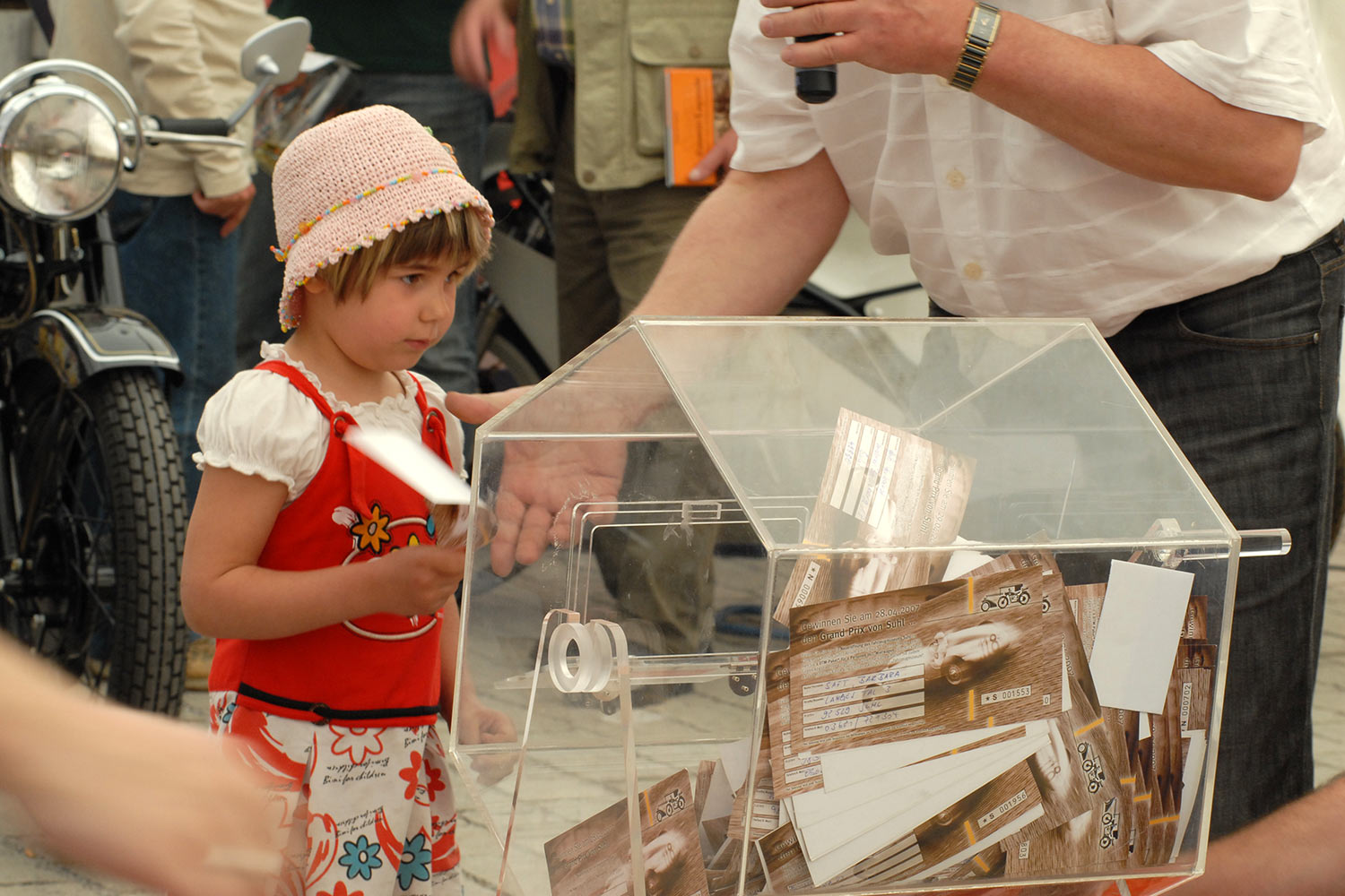 Fahrzeugmuseum Suhl Neueröffnung: Preisverlosung 29.04.2007 (Foto: Manuela Hahnebach)