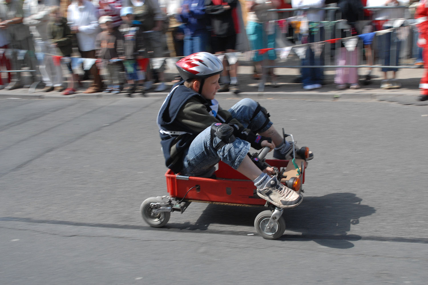 Fahrzeugmuseum Suhl Neueröffnung: Seifenkisten-Rennen 29.04.2007 (Foto: Manuela Hahnebach)