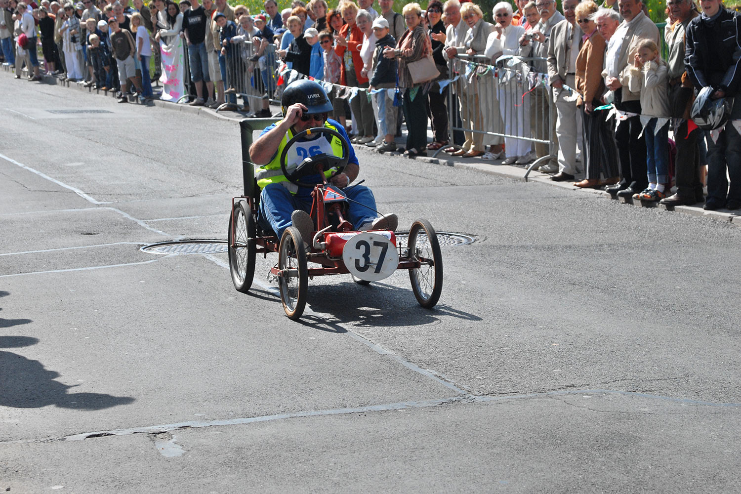 Fahrzeugmuseum Suhl Neueröffnung: Seifenkisten-Rennen 29.04.2007 (Foto: Manuela Hahnebach)