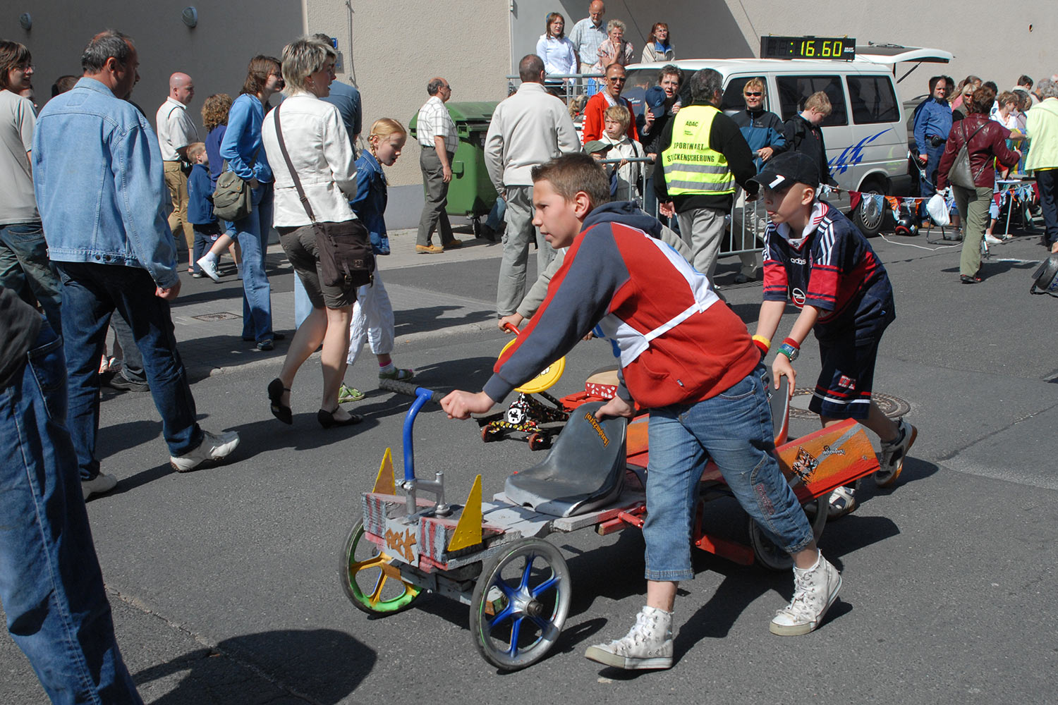 Fahrzeugmuseum Suhl Neueröffnung: Seifenkisten-Rennen 29.04.2007 (Foto: Manuela Hahnebach)