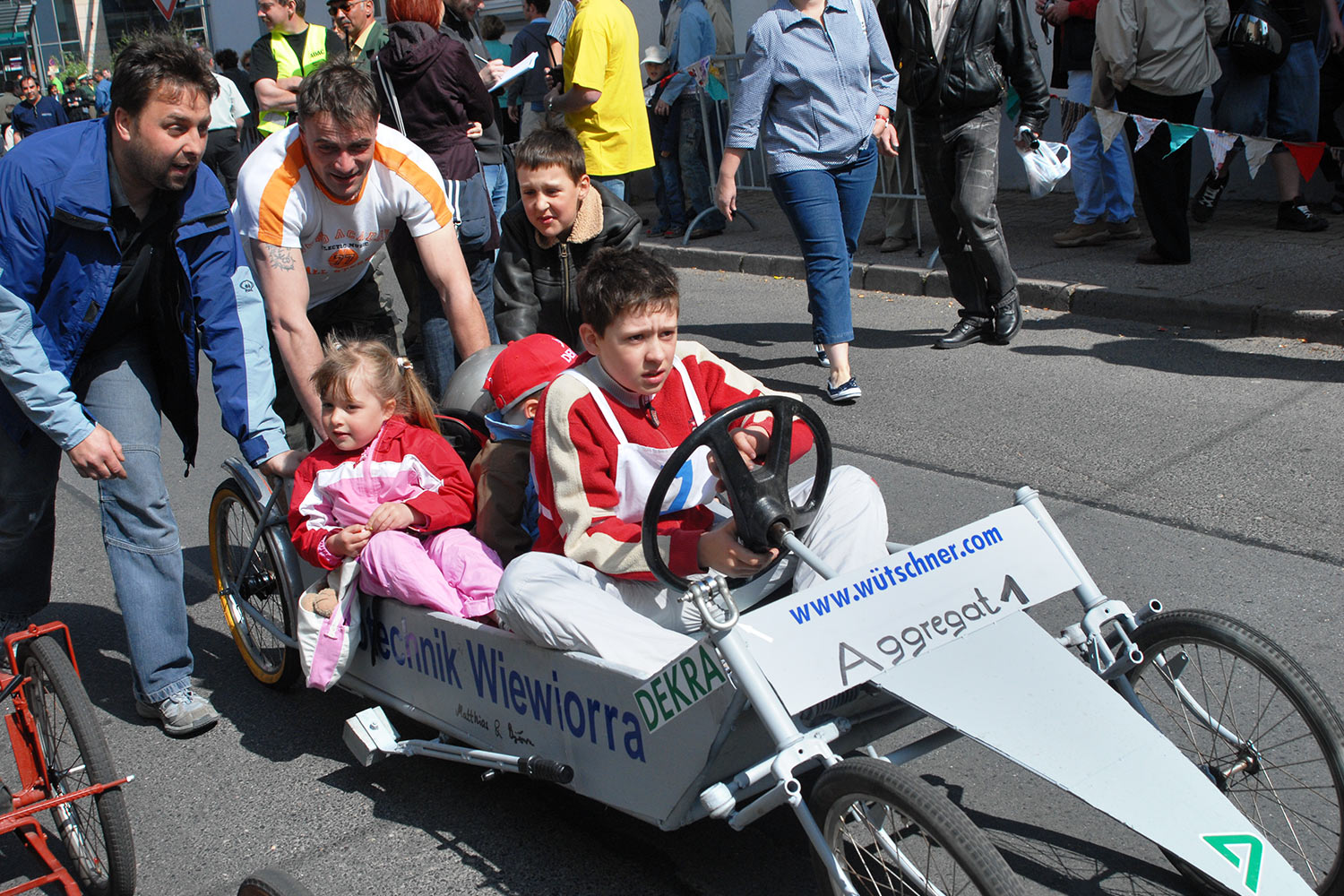 Fahrzeugmuseum Suhl Neueröffnung: Seifenkisten-Rennen 29.04.2007 (Foto: Manuela Hahnebach)