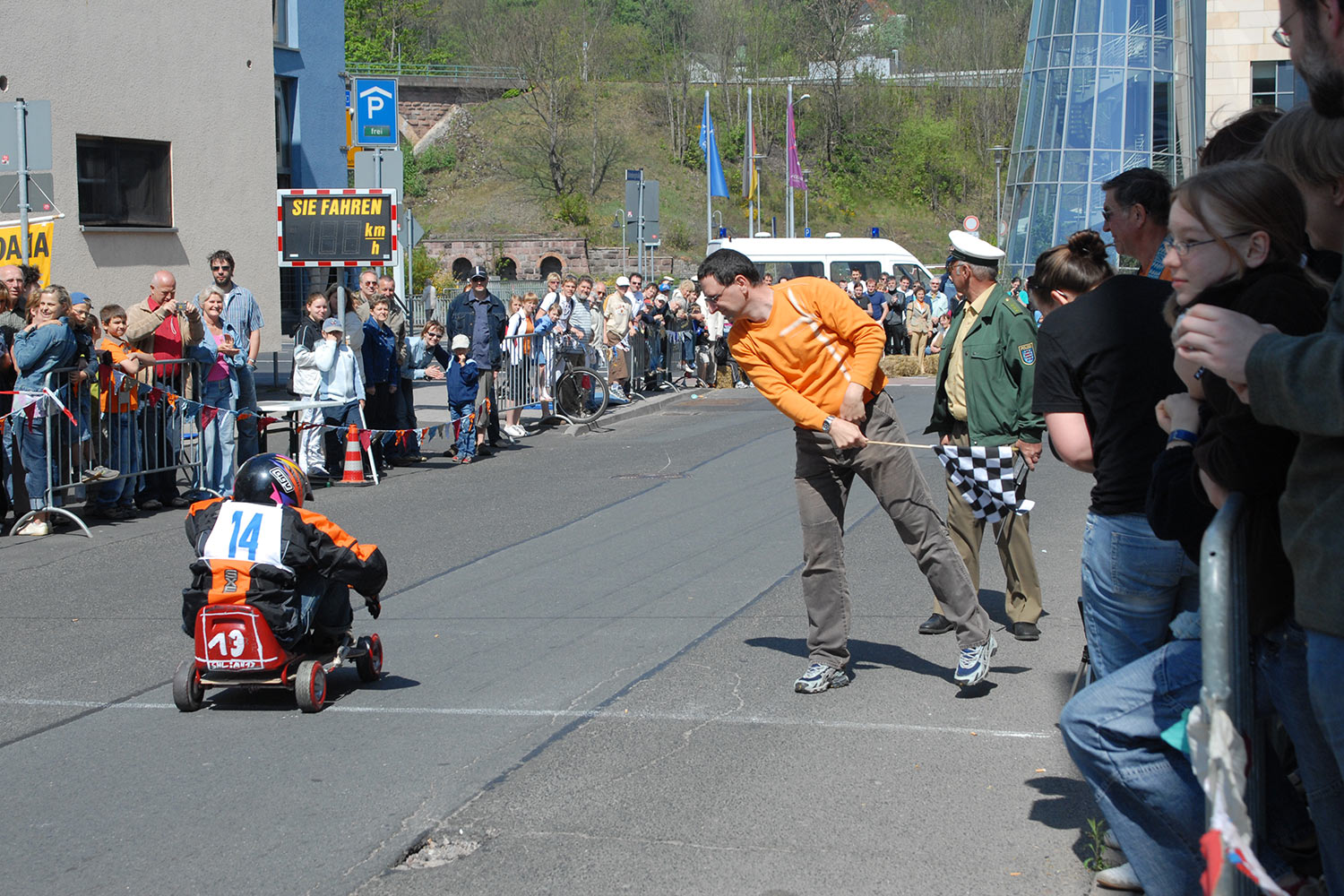 Fahrzeugmuseum Suhl Neueröffnung: Seifenkisten-Rennen 29.04.2007 (Foto: Manuela Hahnebach)