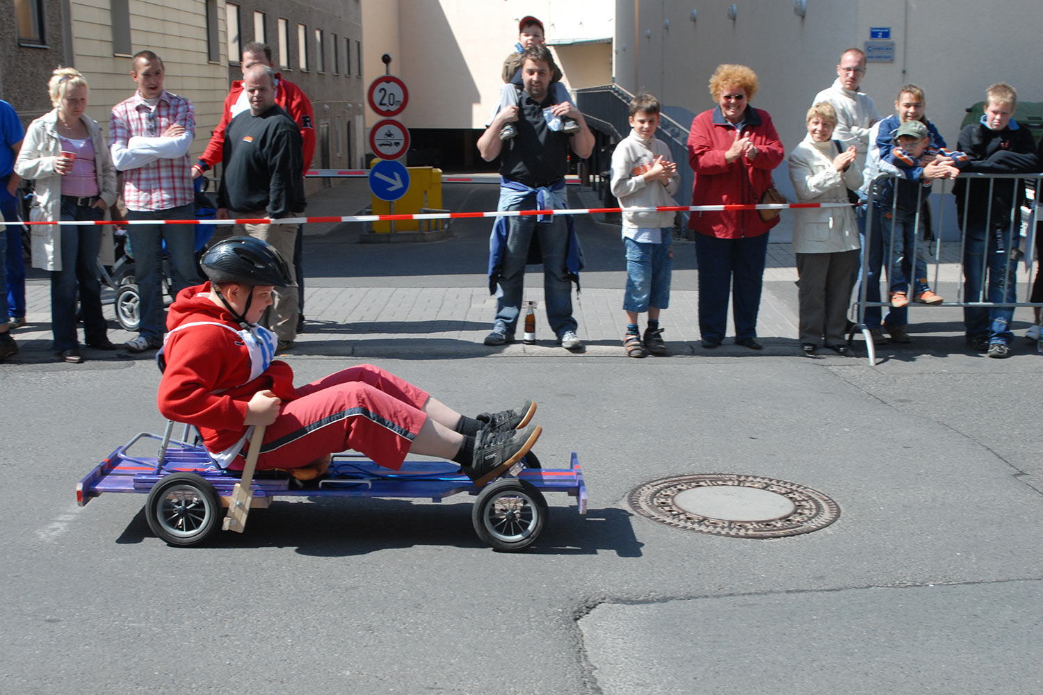 Fahrzeugmuseum Suhl Neueröffnung: Seifenkisten-Rennen 29.04.2007 (Foto: Manuela Hahnebach)