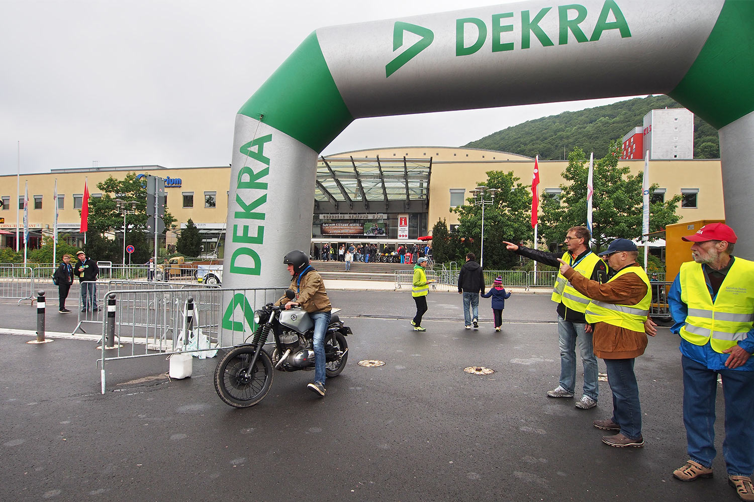 Jubiläumstreffen Suhl 2015: 65 Jahre AWO - 60 Jahre Simson SR1 - 40 Jahre Simson S50 (Foto: Manuela Hahnebach)