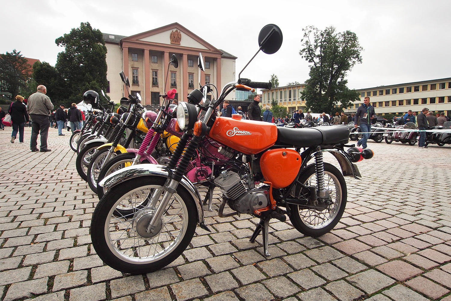 Jubiläumstreffen Suhl 2015: 65 Jahre AWO - 60 Jahre Simson SR1 - 40 Jahre Simson S50: Bikertreffen (Foto: Manuela Hahnebach)