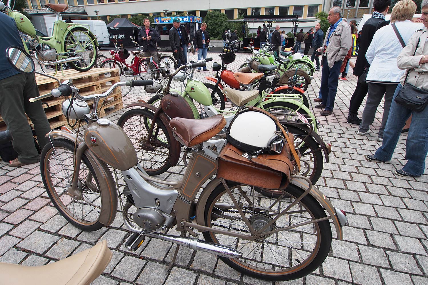 Jubiläumstreffen Suhl 2015: 65 Jahre AWO - 60 Jahre Simson SR1 - 40 Jahre Simson S50: Bikertreffen (Foto: Manuela Hahnebach)