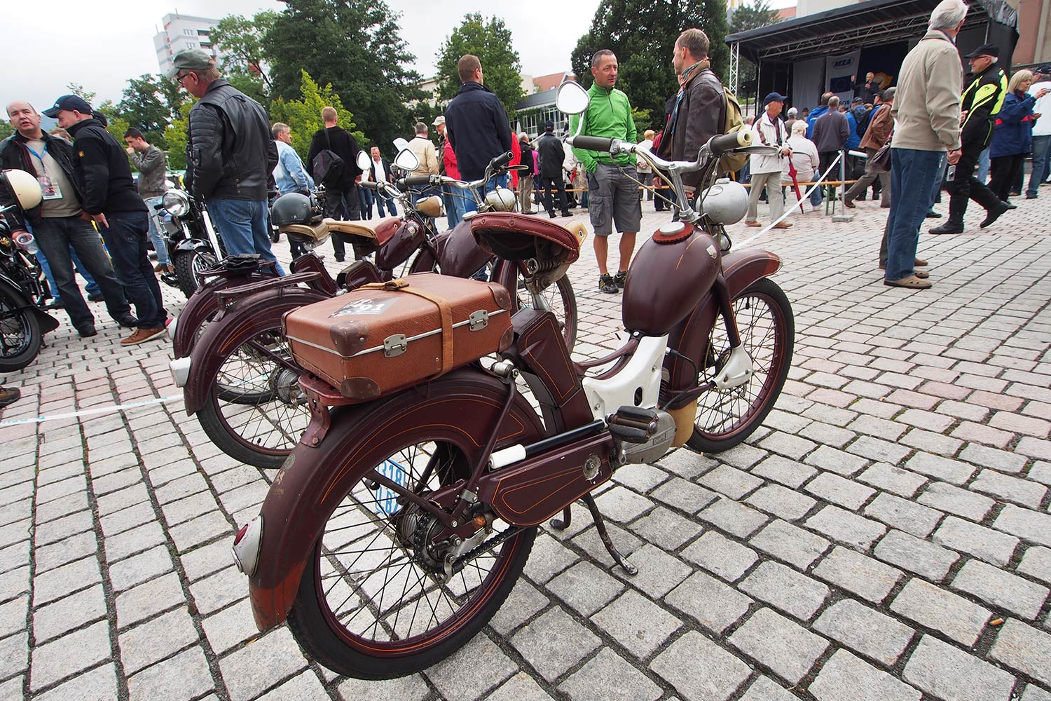 Jubiläumstreffen Suhl 2015: 65 Jahre AWO - 60 Jahre Simson SR1 - 40 Jahre Simson S50: Bikertreffen (Foto: Manuela Hahnebach)