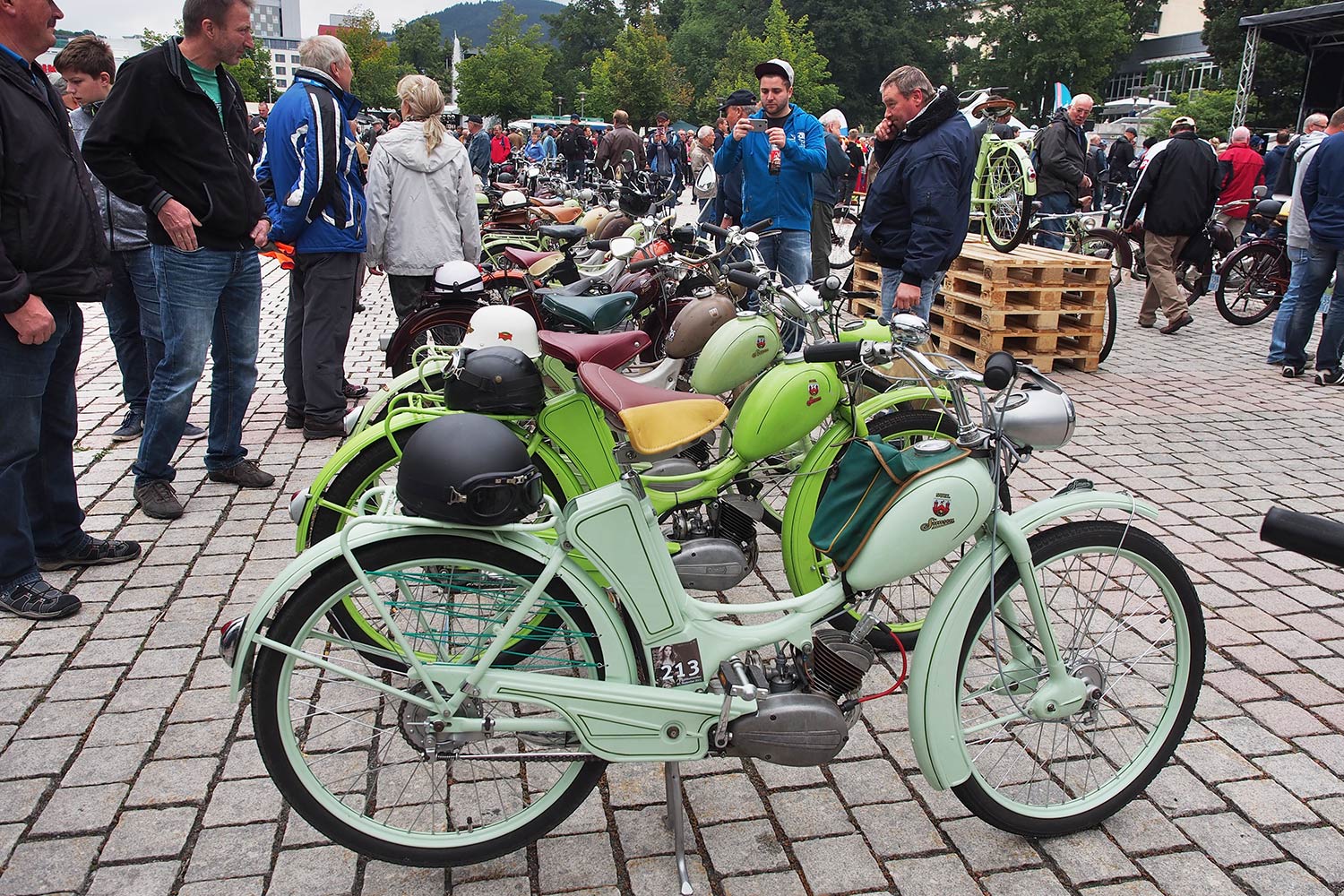 Jubiläumstreffen Suhl 2015: 65 Jahre AWO - 60 Jahre Simson SR1 - 40 Jahre Simson S50 (Foto: Manuela Hahnebach)