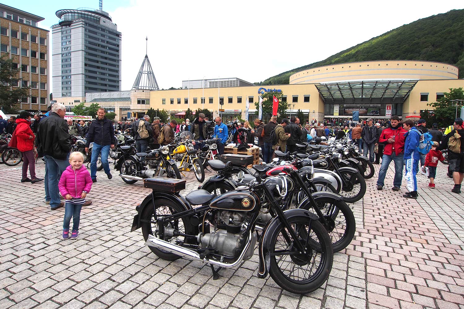 Jubiläumstreffen Suhl 2015: 65 Jahre AWO - 60 Jahre Simson SR1 - 40 Jahre Simson S50 (Foto: Manuela Hahnebach)