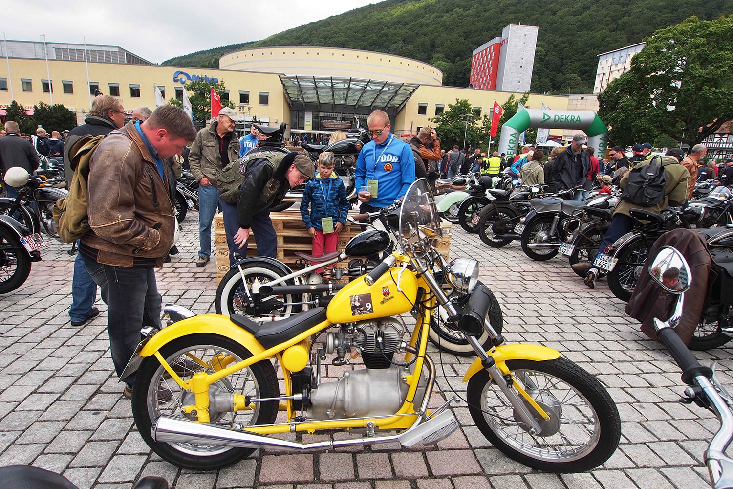 Jubiläumstreffen Suhl 2015: 65 Jahre AWO - 60 Jahre Simson SR1 - 40 Jahre Simson S50 (Foto: Manuela Hahnebach)