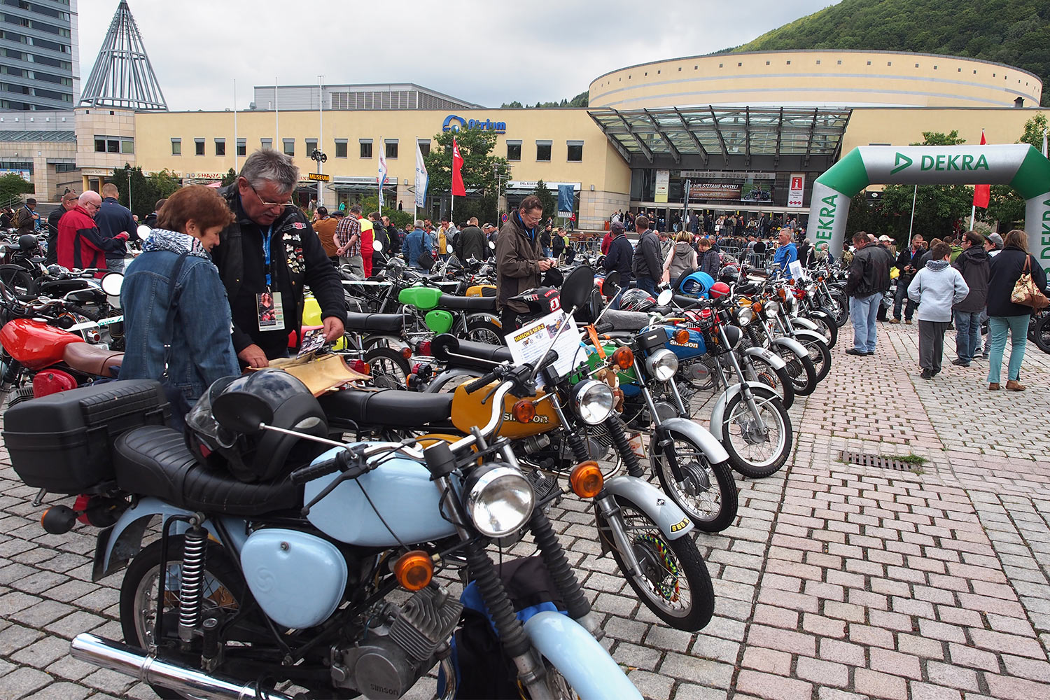 Jubiläumstreffen Suhl 2015: 65 Jahre AWO - 60 Jahre Simson SR1 - 40 Jahre Simson S50 (Foto: Manuela Hahnebach)