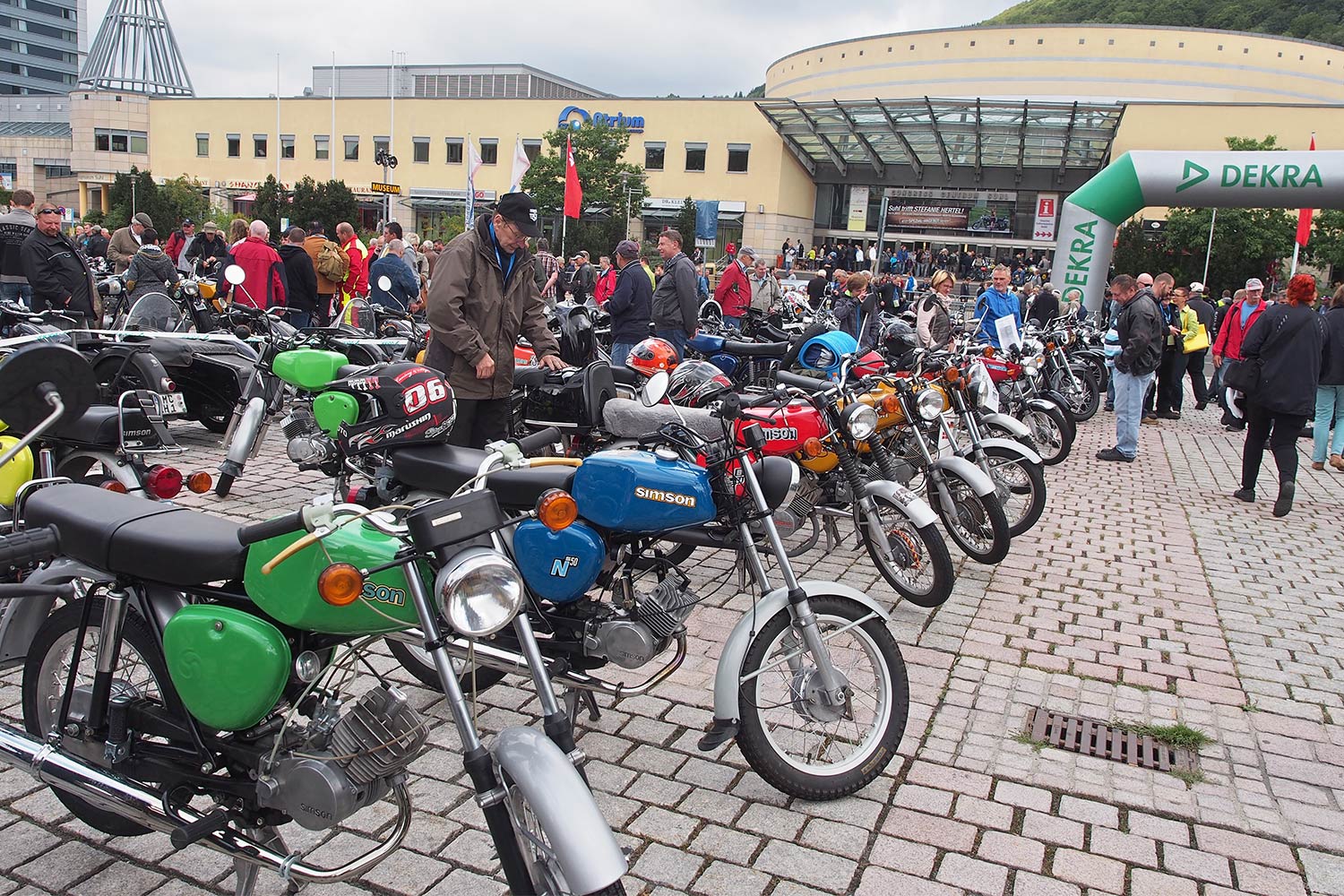 Jubiläumstreffen Suhl 2015: 65 Jahre AWO - 60 Jahre Simson SR1 - 40 Jahre Simson S50 (Foto: Manuela Hahnebach)