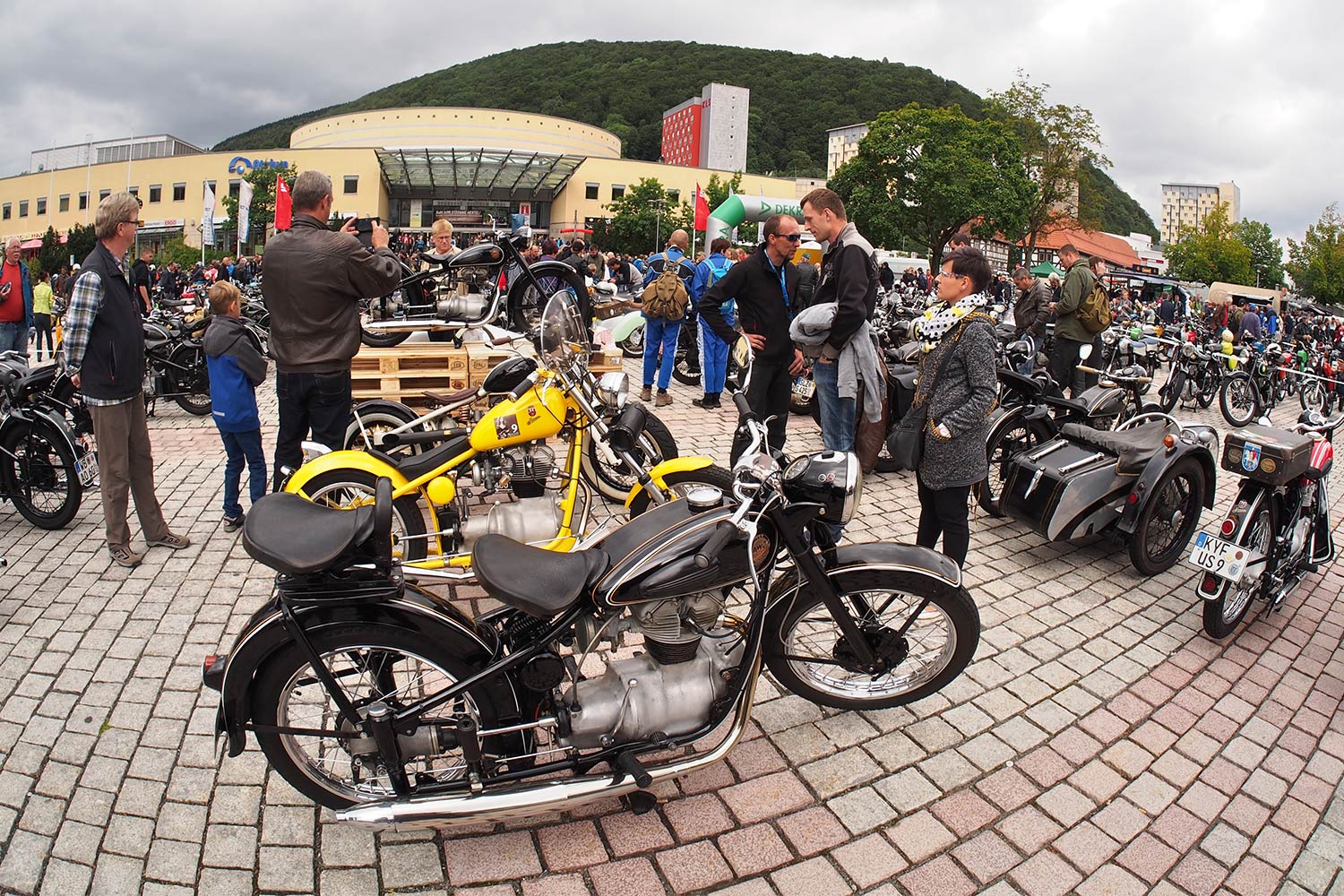 Jubiläumstreffen Suhl 2015: 65 Jahre AWO - 60 Jahre Simson SR1 - 40 Jahre Simson S50 (Foto: Manuela Hahnebach)