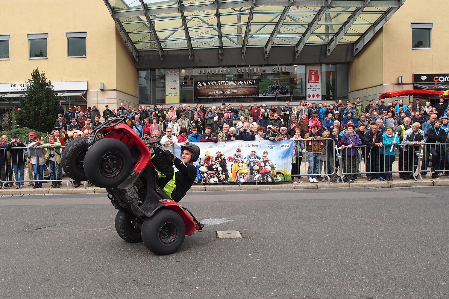 Jubiläumstreffen Suhl 2015: 65 Jahre AWO - 60 Jahre Simson SR1 - 40 Jahre Simson S50: Mike's Stuntshow (Foto: Manuela Hahnebach)