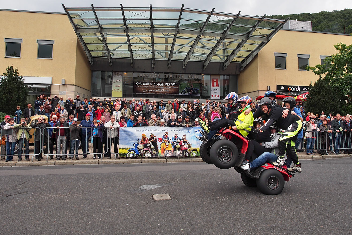 Jubiläumstreffen Suhl 2015: 65 Jahre AWO - 60 Jahre Simson SR1 - 40 Jahre Simson S50: Mike's Stuntshow (Foto: Manuela Hahnebach)