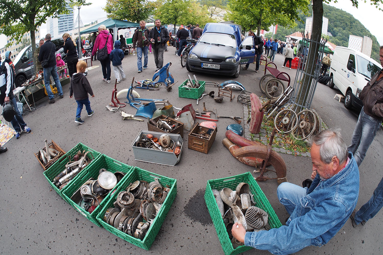 Jubiläumstreffen Suhl 2015: 65 Jahre AWO - 60 Jahre Simson SR1 - 40 Jahre Simson S50 (Foto: Manuela: Oldtimer-Teilemarkt Hahnebach)