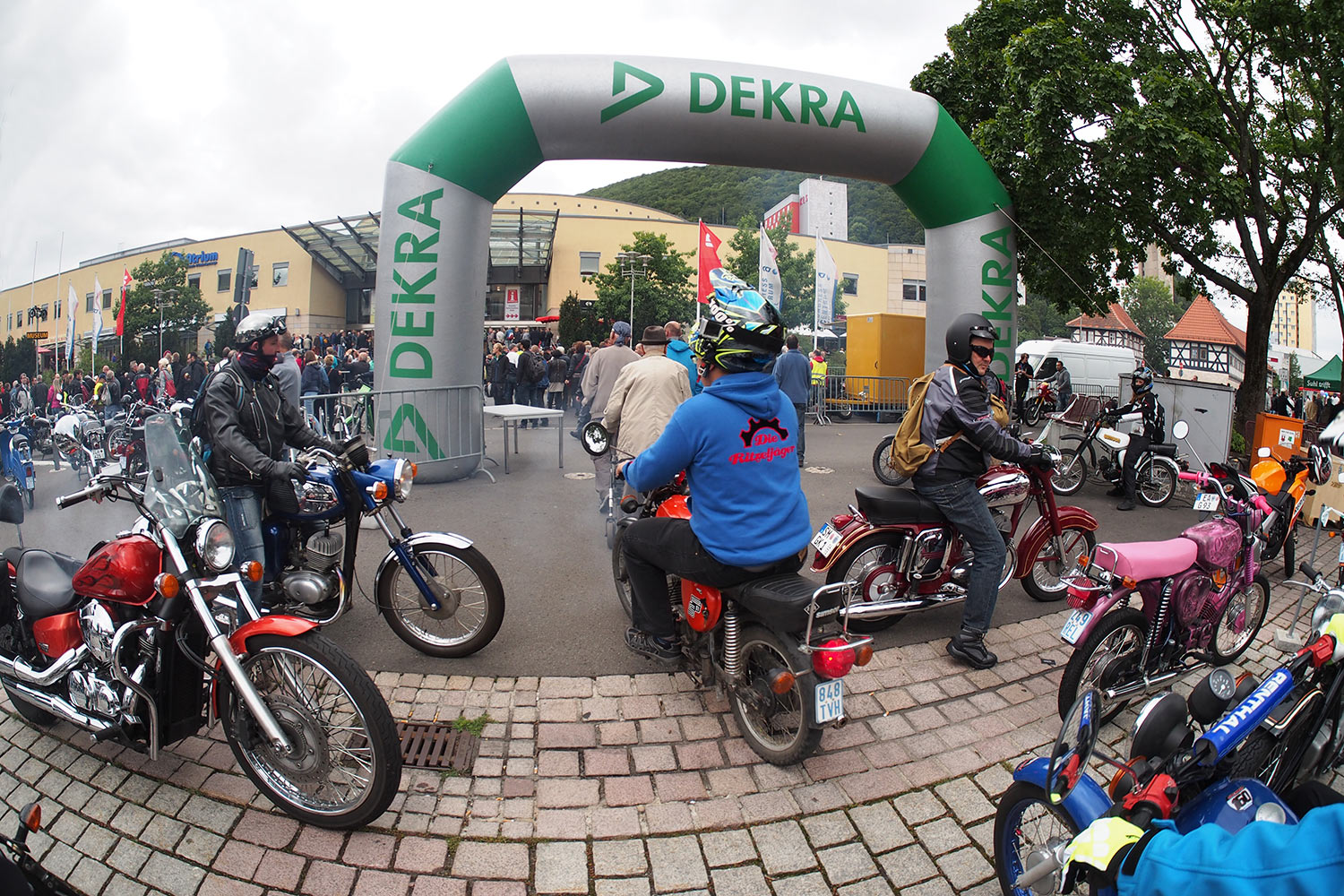 Jubiläumstreffen Suhl 2015: 65 Jahre AWO - 60 Jahre Simson SR1 - 40 Jahre Simson S50 (Foto: Manuela Hahnebach)