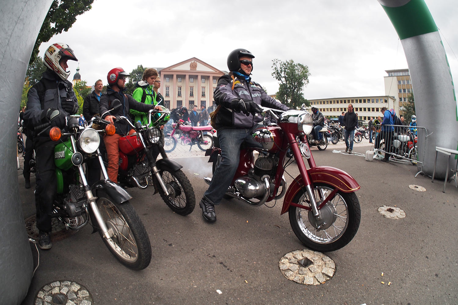 Jubiläumstreffen Suhl 2015: 65 Jahre AWO - 60 Jahre Simson SR1 - 40 Jahre Simson S50 (Foto: Manuela Hahnebach)