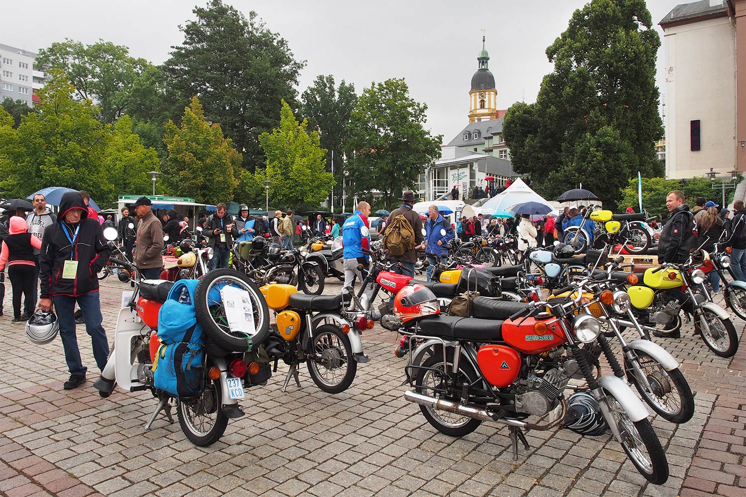 Jubiläumstreffen Suhl 2015: 65 Jahre AWO - 60 Jahre Simson SR1 - 40 Jahre Simson S50 (Foto: Manuela Hahnebach)