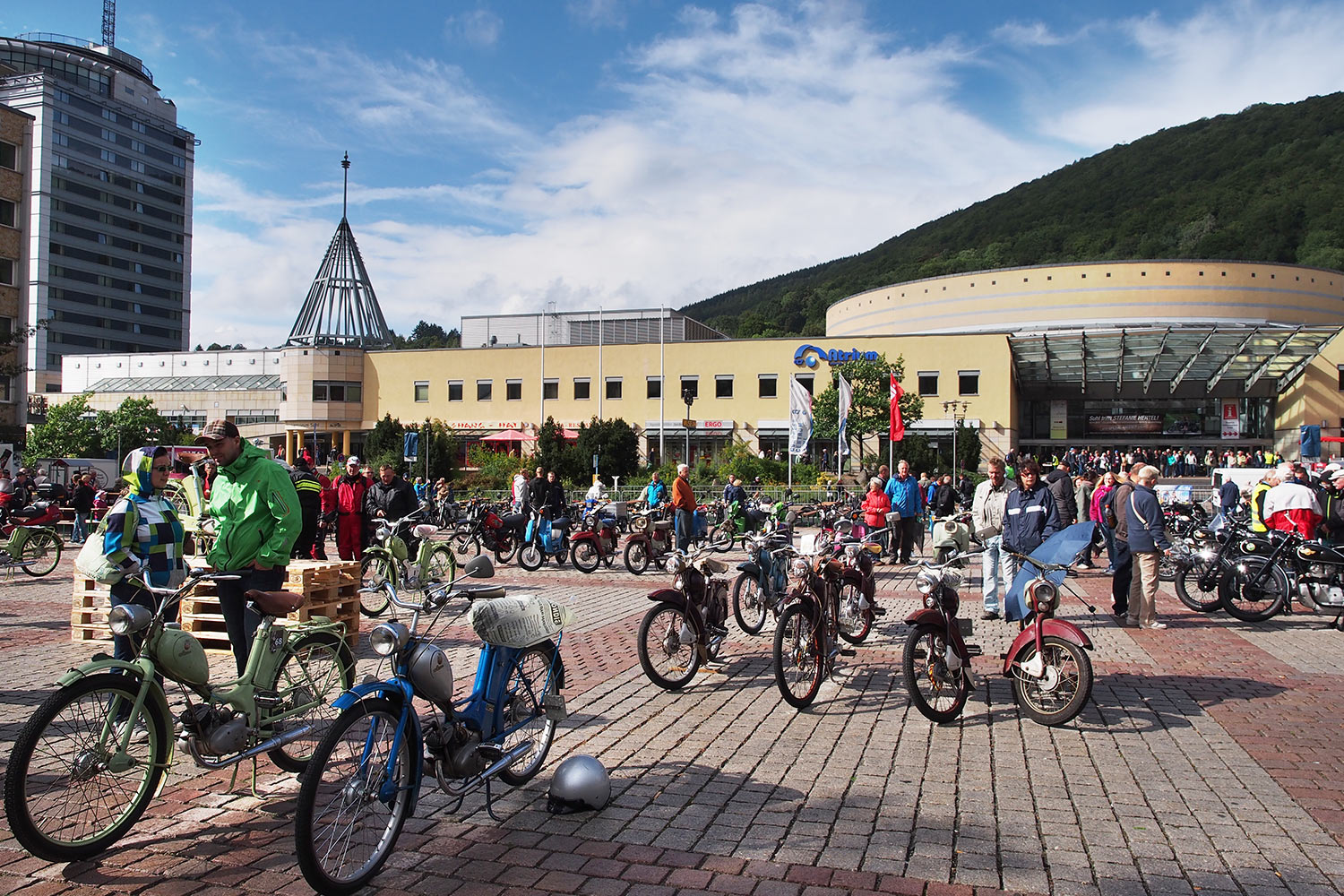 Jubiläumstreffen Suhl 2015: 65 Jahre AWO - 60 Jahre Simson SR1 - 40 Jahre Simson S50 (Foto: Manuela Hahnebach)