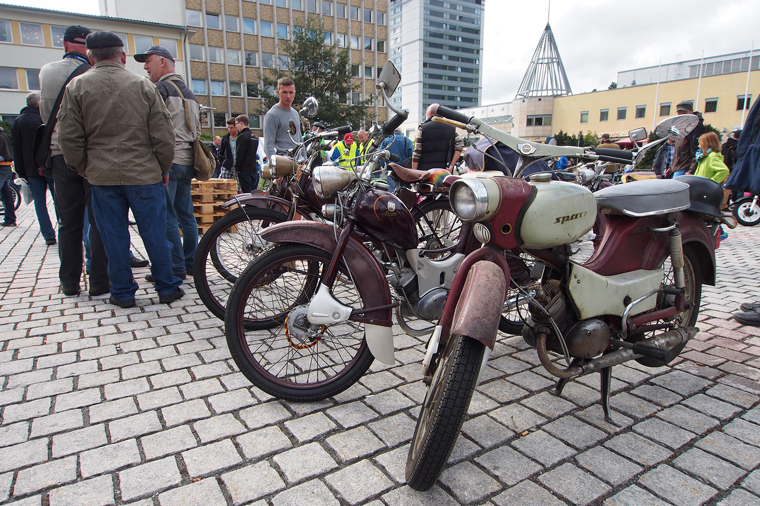 Jubiläumstreffen Suhl 2015: 65 Jahre AWO - 60 Jahre Simson SR1 - 40 Jahre Simson S50 (Foto: Manuela Hahnebach)