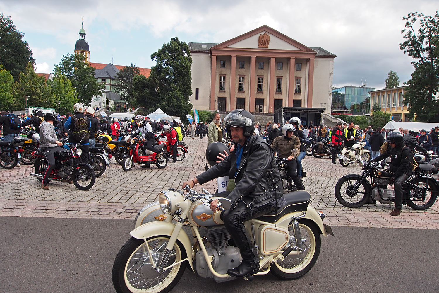 Jubiläumstreffen Suhl 2015: 65 Jahre AWO - 60 Jahre Simson SR1 - 40 Jahre Simson S50: Korso Suhl (Foto: Manuela Hahnebach)