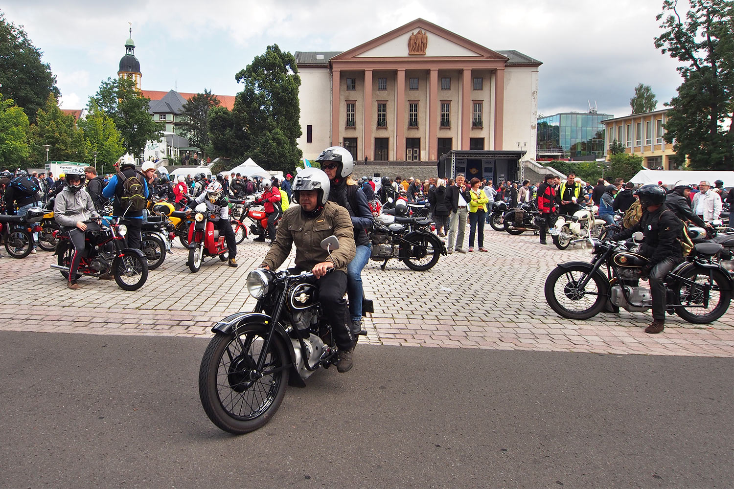 Jubiläumstreffen Suhl 2015: 65 Jahre AWO - 60 Jahre Simson SR1 - 40 Jahre Simson S50: Korso Suhl (Foto: Manuela Hahnebach)