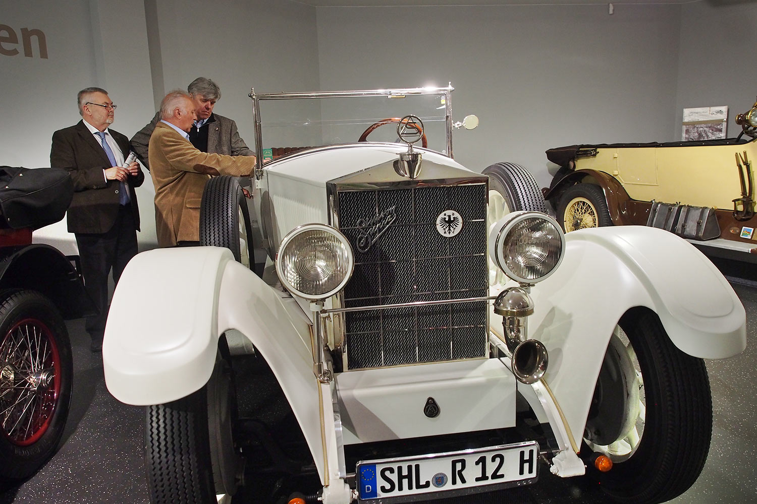 Fahrzeugmuseum Suhl: Besuch des Präsidenten des Technik Museums Sinsheim: Hartmut Göbel, Gerhard Heß, Hermann Layher (21.04.2016, Foto: Manuela Hahnebach)