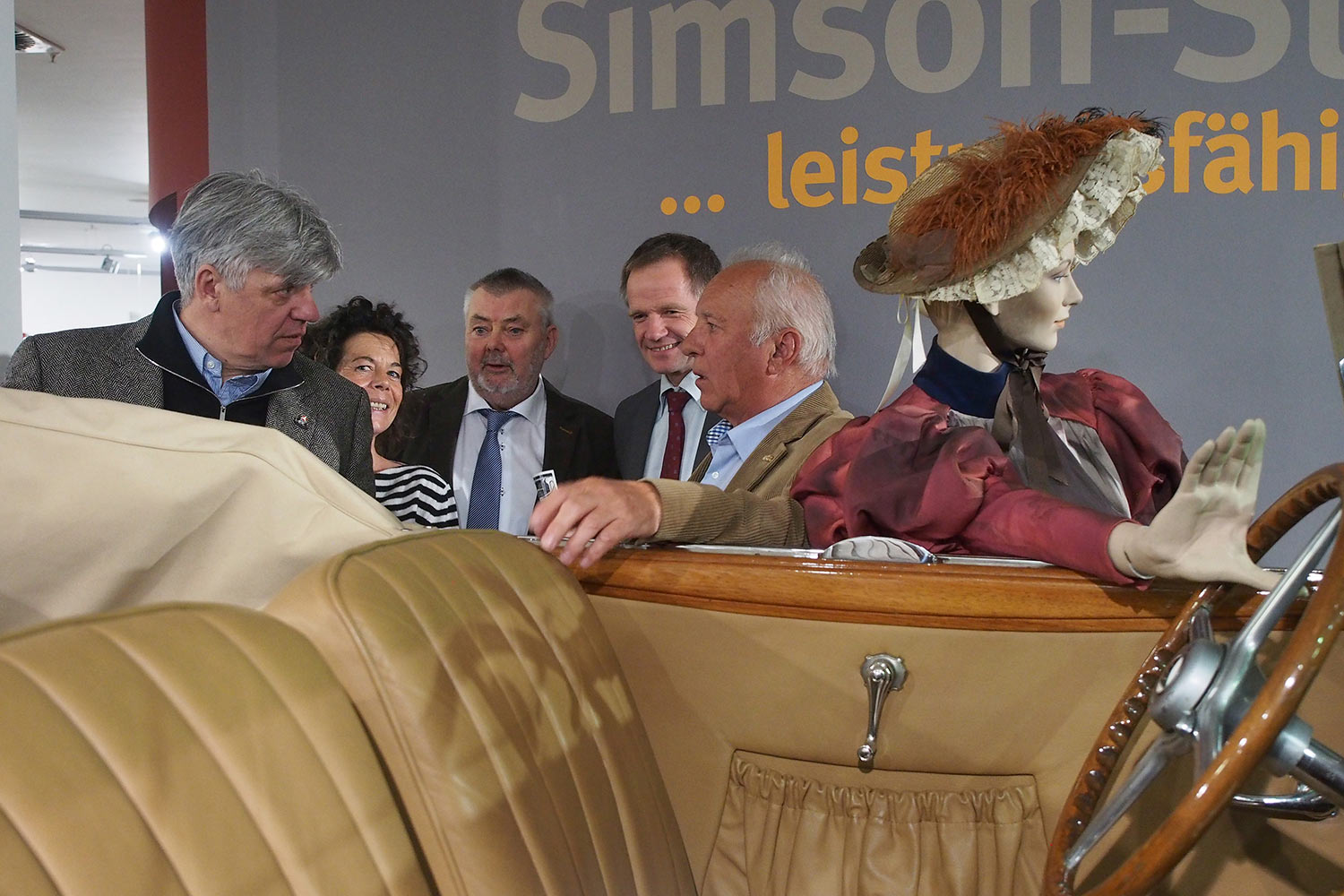 Fahrzeugmuseum Suhl: Besuch des Präsidenten des Technik Museums Sinsheim: Hermann und Michaela Layher, Hartmut Göbel, Dr. Jens Triebel, Gerhard Heß (21.04.2016, Foto: Manuela Hahnebach)