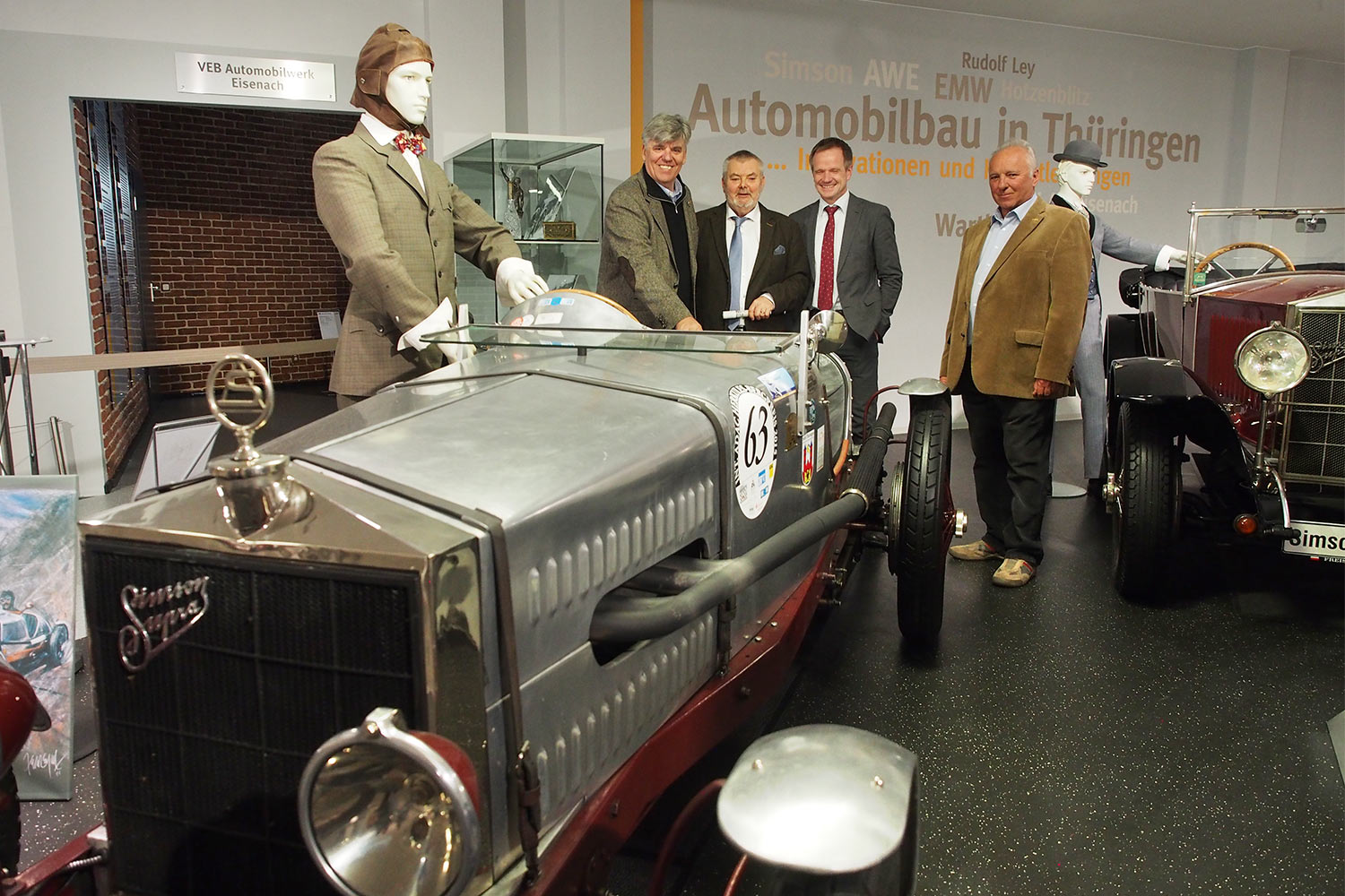 Fahrzeugmuseum Suhl: Besuch des Präsidenten des Technik Museums Sinsheim: Hermann Layher, Hartmut Göbel, Dr. Jens Triebel, Gerhard Heß (21.04.2016, Foto: Manuela Hahnebach)