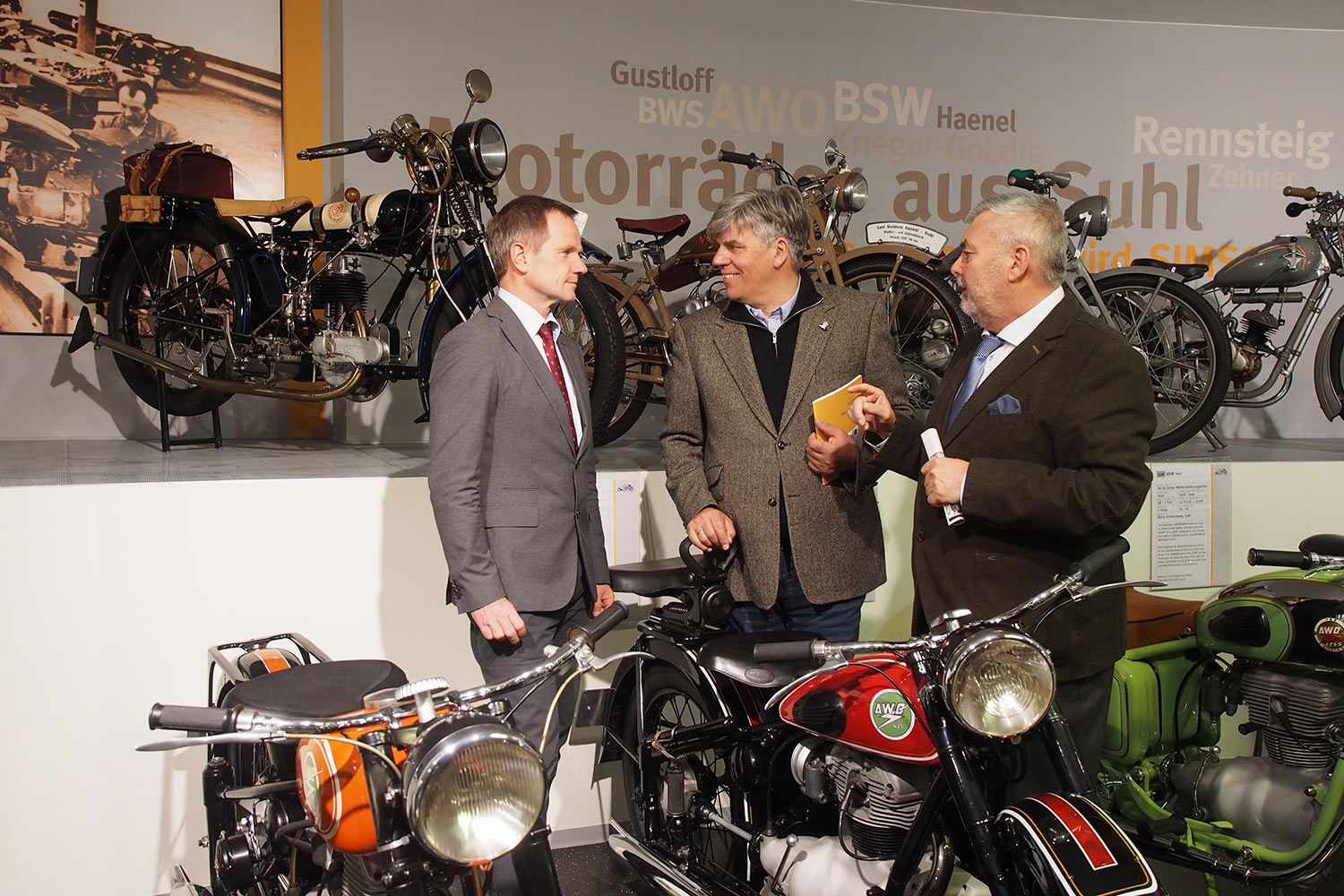 Fahrzeugmuseum Suhl: Besuch des Präsidenten des Technik Museums Sinsheim: Dr. Jens Triebel, Hermann Layher, Hartmut Göbel (21.04.2016, Foto: Manuela Hahnebach)