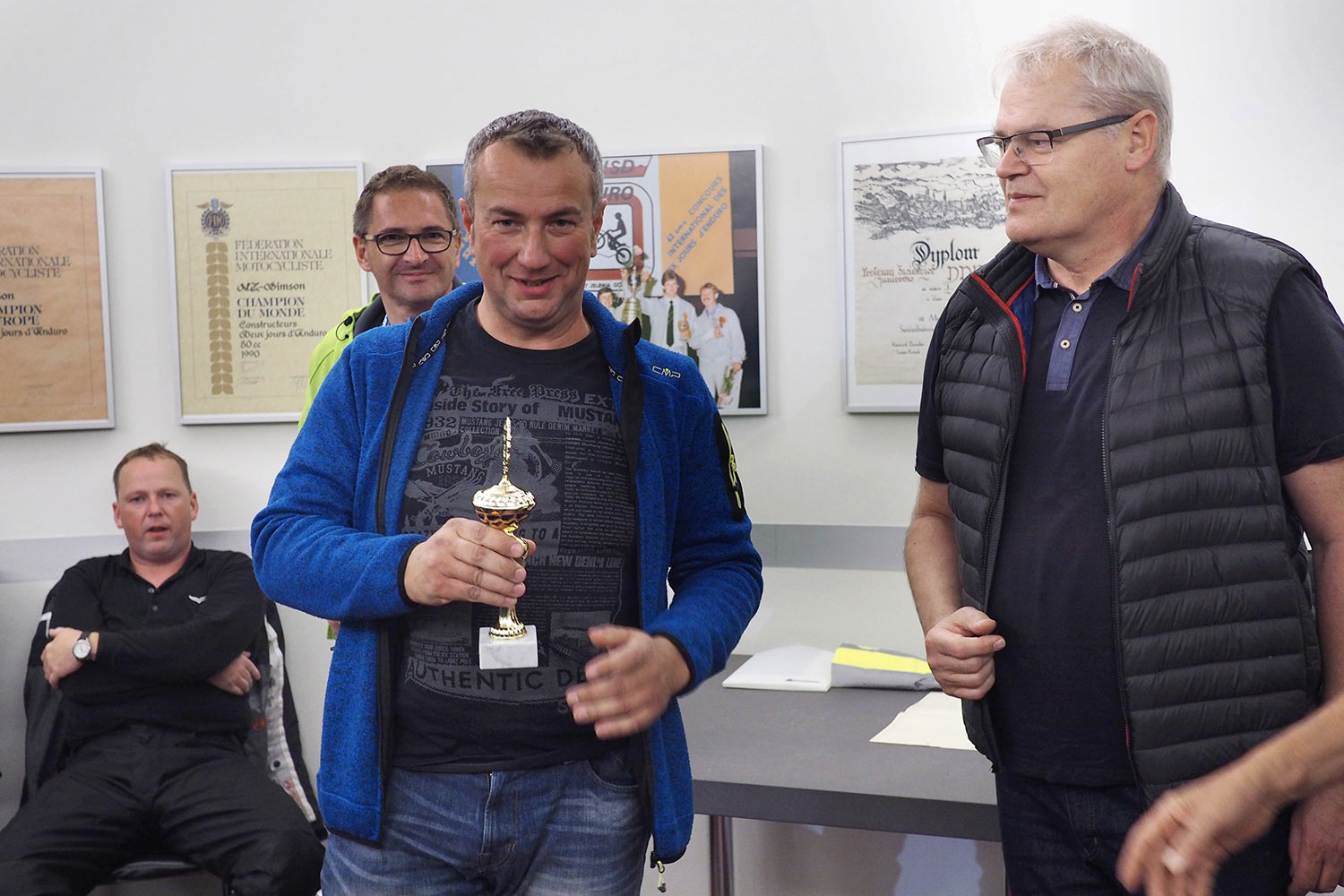 Motorrad-Oldtimerfahrt Suhl 16.09.2017: Siegerehrung (Foto: Manuela Hahnebach)