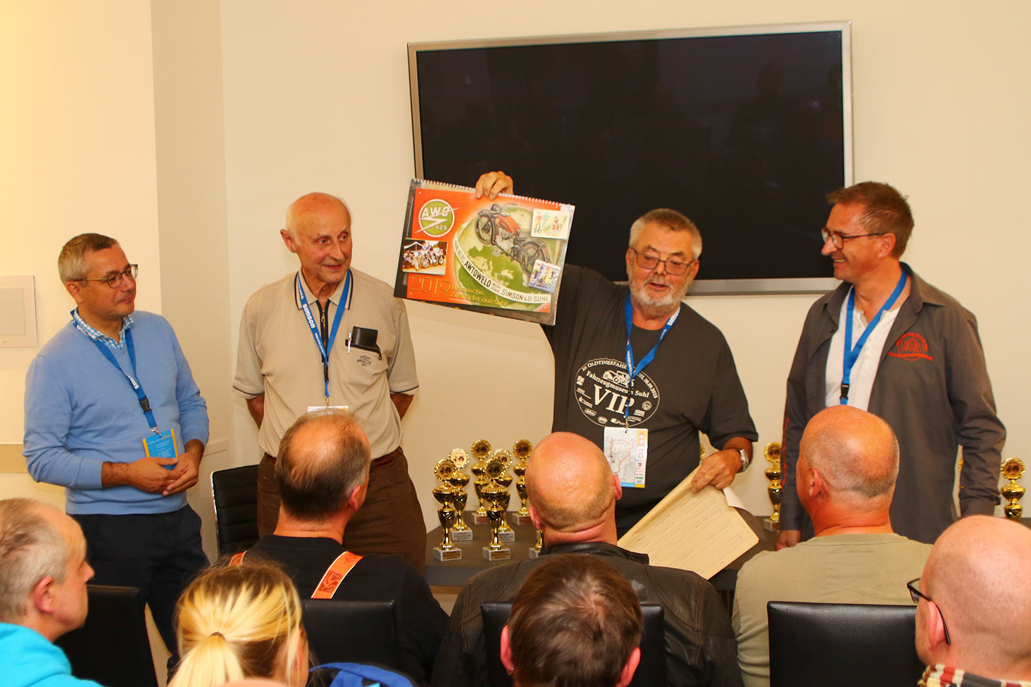 Motorrad-Oldtimerfahrt Suhl 08.09.2018: Siegerehrung (Foto: Sigismund Gaßert)