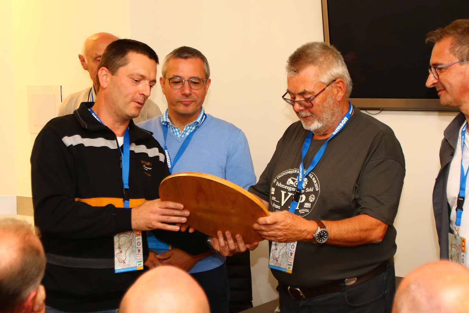 Motorrad-Oldtimerfahrt Suhl 08.09.2018: Siegerehrung (Foto: Sigismund Gaßert)