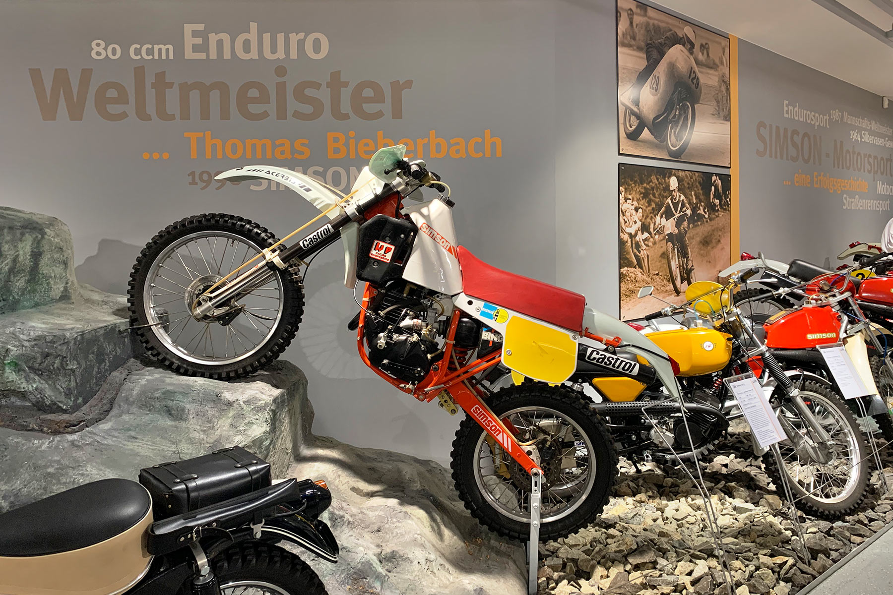 Fahrzeugmuseum Suhl: Enduro-Weltmeister 1990 Thomas Bieberbach auf Simson (Foto: Andreas Kuhrt)