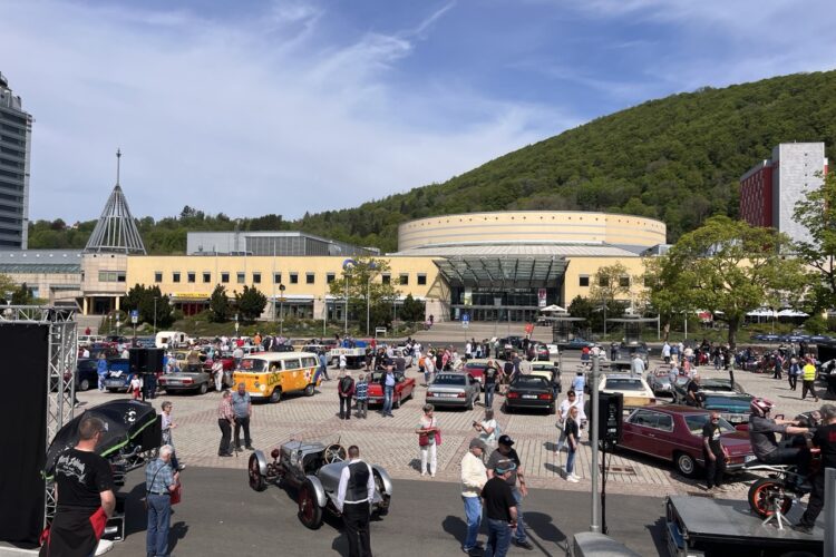 1. Oldtimertreffen auf dem „Platz der Deutschen Einheit“ in Suhl